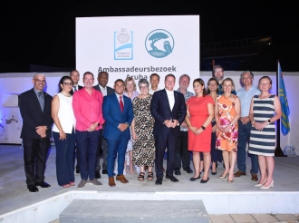 Prome Minister Eman a honra e presencia di 15 diplomatico di Reino Hulandes