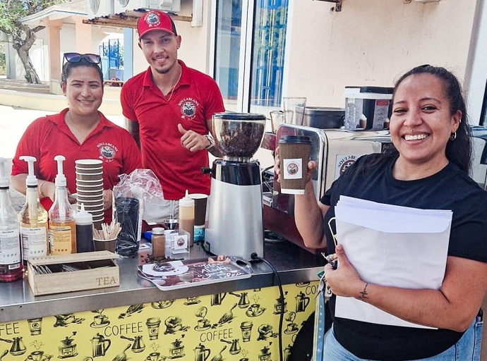 Asina Colegio San Antonio a treat docentenan riba nan dia
