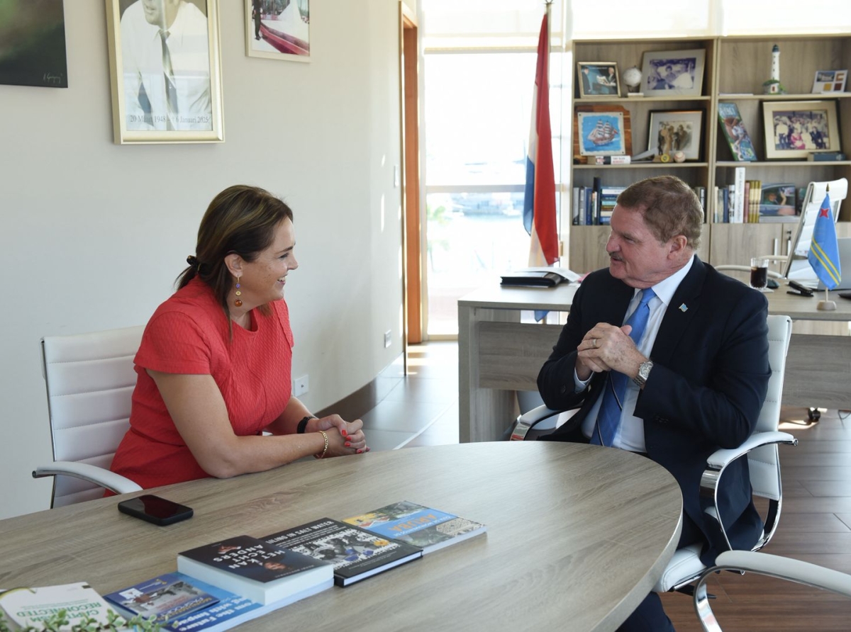    Dialogo riba cooperacion internacional y vision sostenibel pa Aruba
