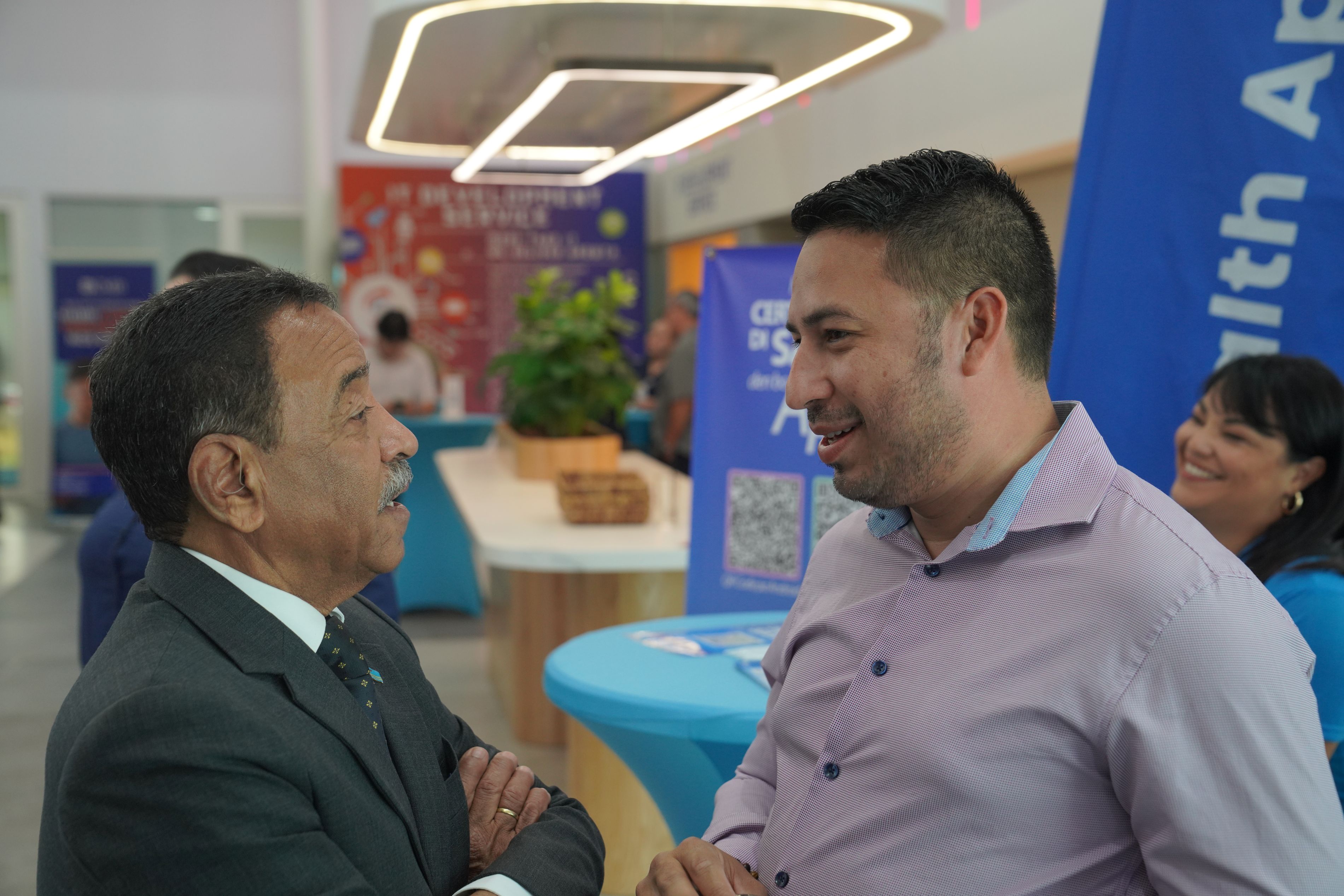 Minister Rene Herdé a haci apertura di SETAR Digital Week
