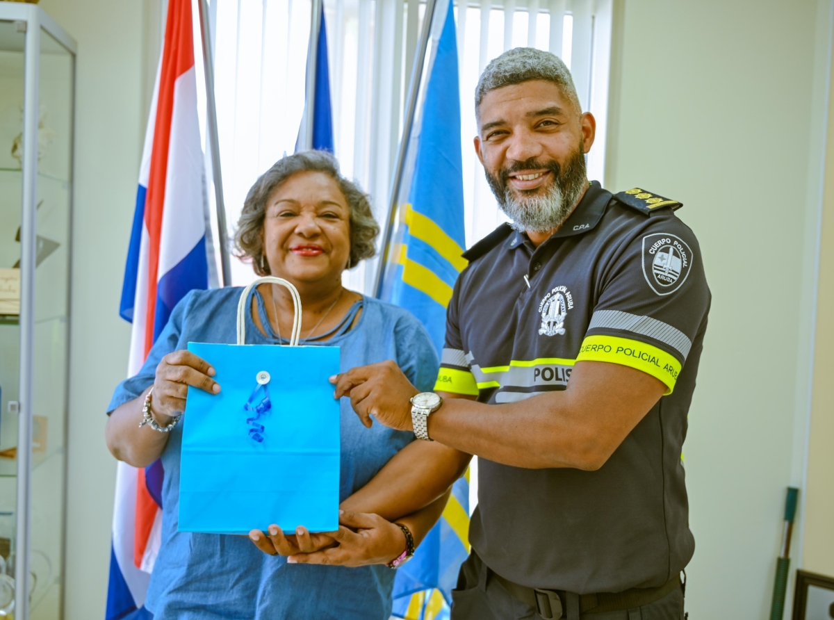 Secretaria di Cuerpo Policial di Curaçao a bishita Polisnan na Aruba