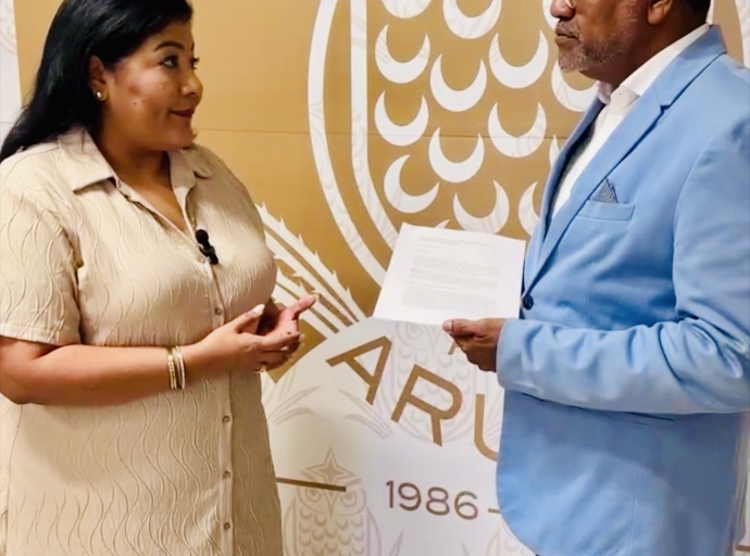 A entrega conseho di Prof. Elzinga riba Rijkswet HOFA na President di Parlamento