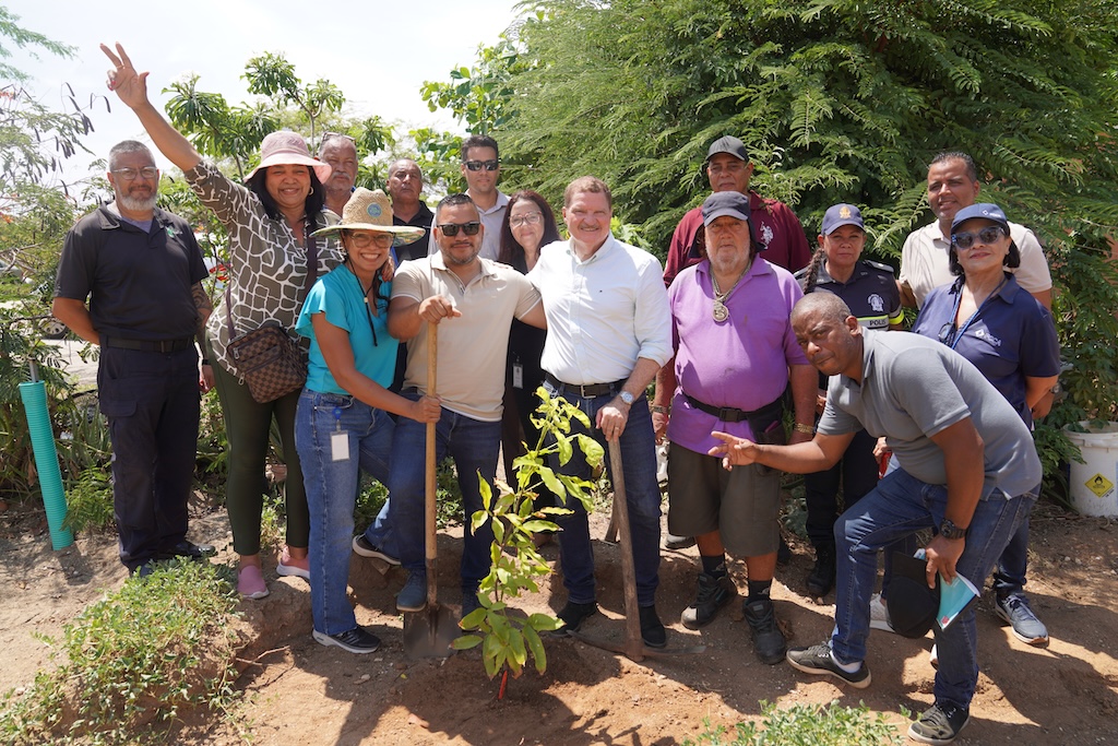 Loreto Werleman cu deseo grandi pa mira mas plantacion di mata den bario