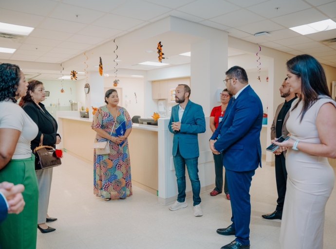 Hospital a ricibi bishita fructifero di Comision Fiho di Salud di Parlamento