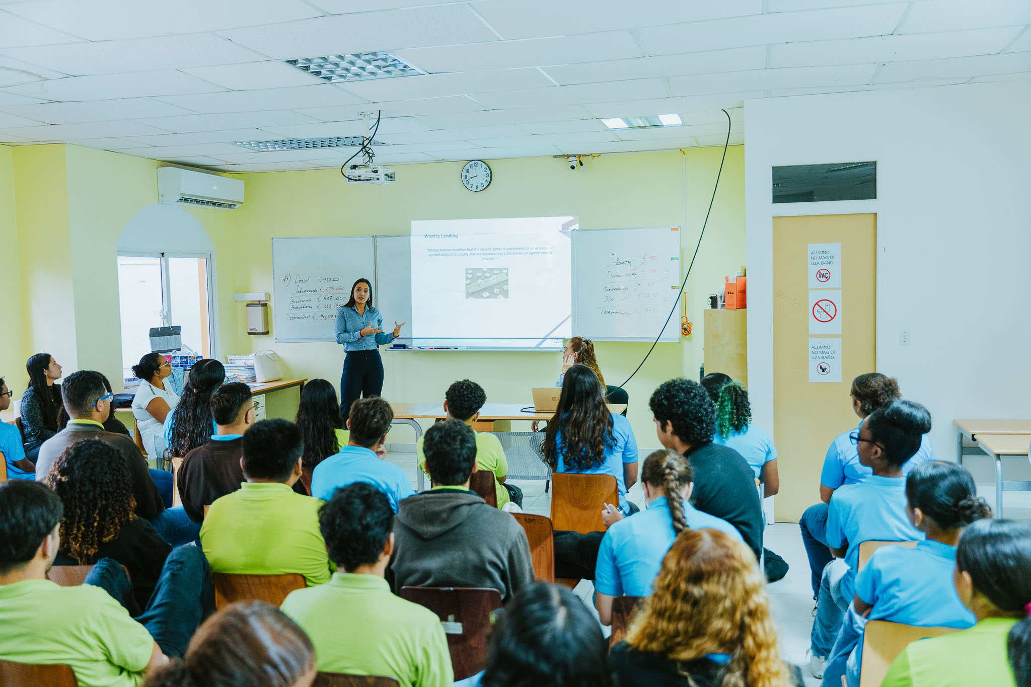 Aruba Bank a participa den un sesion di literario financiero   