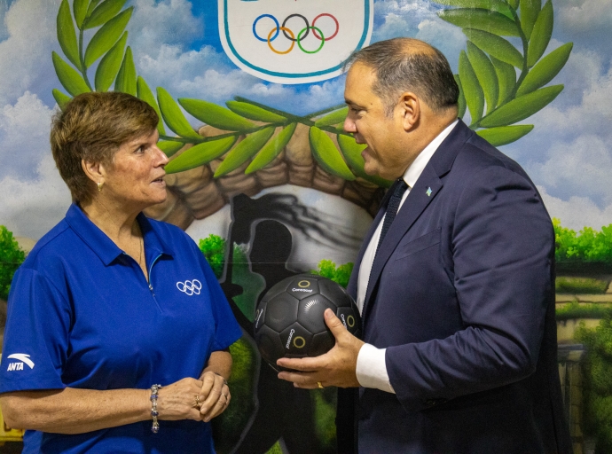 Comite Olimpico di Aruba tambe a reuni cu CONCACAF y AVB