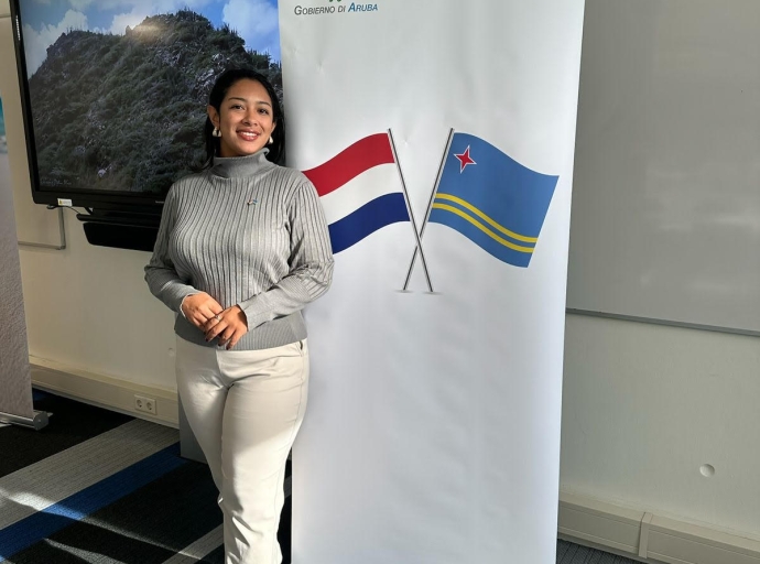 Parlamentario Stephany Sevinger a pidi atencion pa studiantenan Arubano na Hulanda