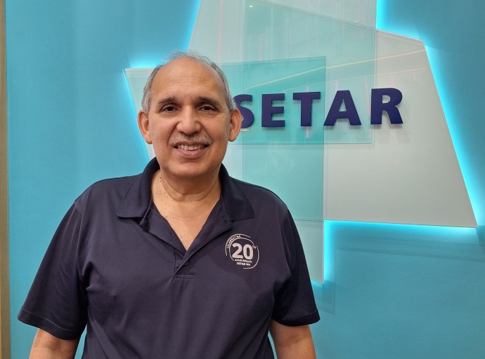 ‘Mundo ta bayendo aworaki na un velocidad fuera di lo normal’