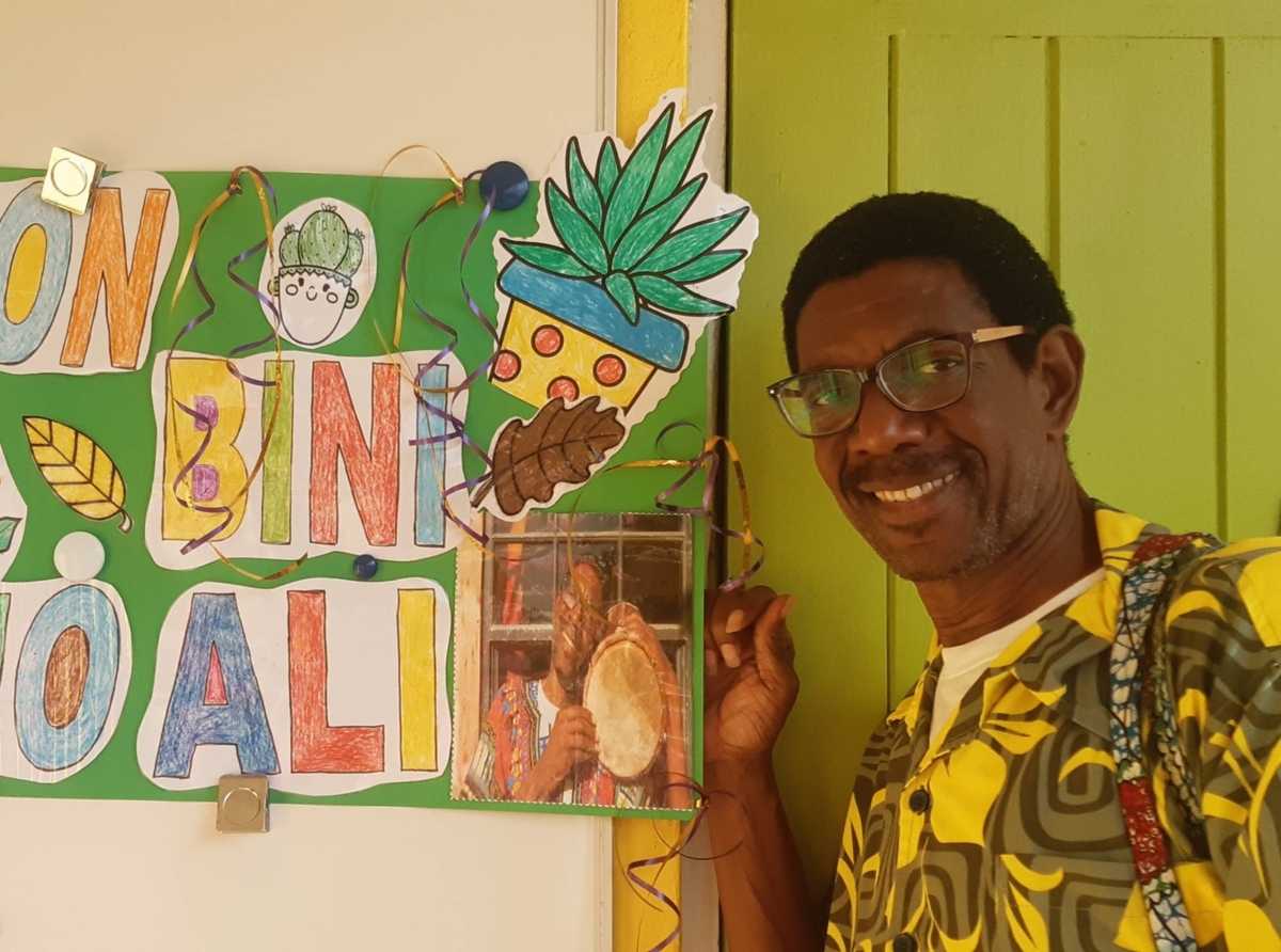 Autor y ilustrador di Corsou y Boneiro ta participa na Festival di Buki pa Mucha