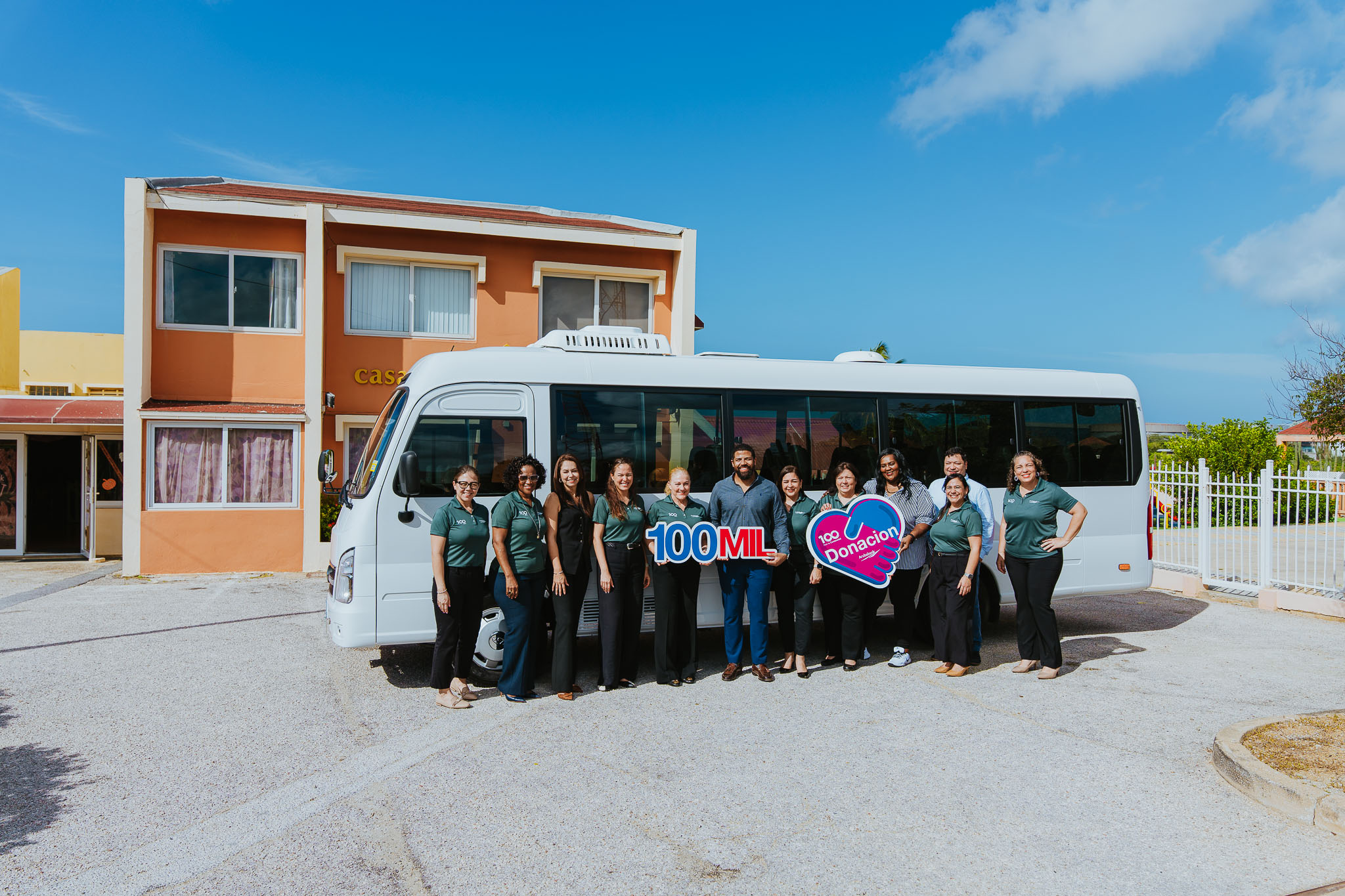 Aruba Bank cu donacion di 100 mil Florin na Stichting Casa Cuna Progreso