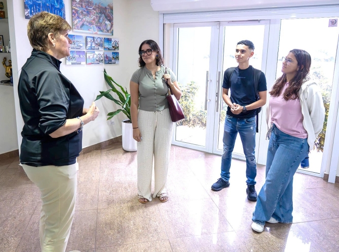 Comite Olimpico papiando cu hobennan cu lo participa den e campeonato mundial di Robotics