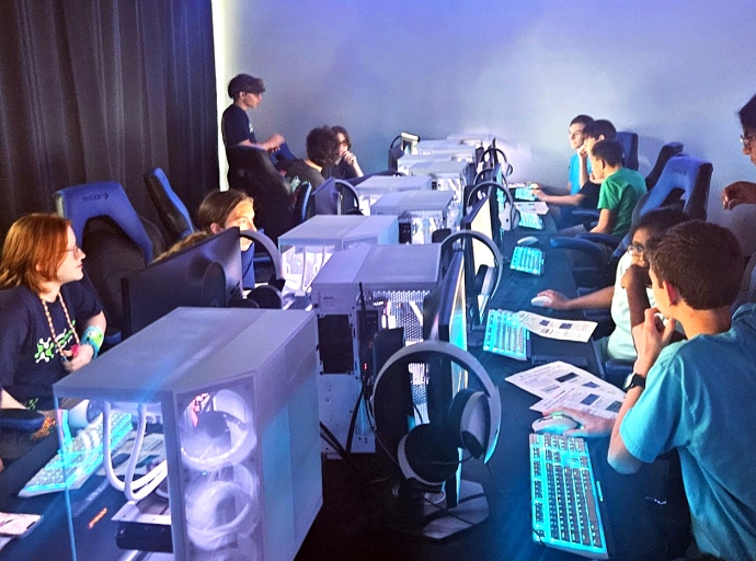 Proteha comunidad contra peligernan cibernetico