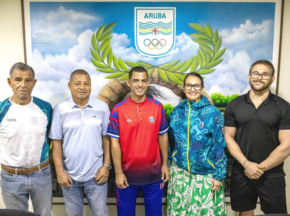 Aruba Amateur Weightlifting Association a presenta entrenador Yunel Caballero