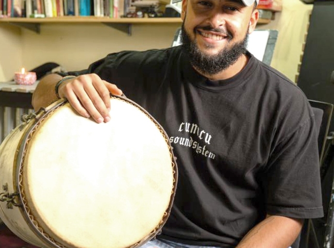 Denzil Tromp cu expectativa di e scol di musica cu ta bay habri awo den Semeleerstraat