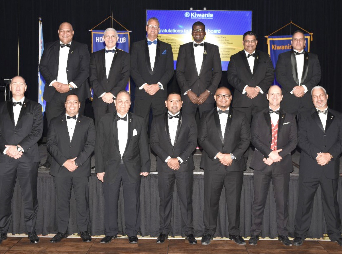 Kiwanis Club of Palm Beach a instala su directiva nobo