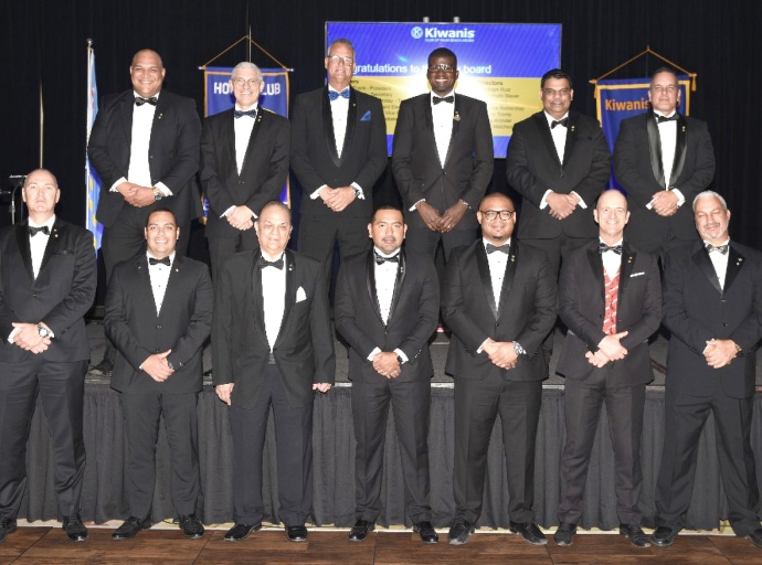 Kiwanis Club of Palm Beach a instala su directiva nobo