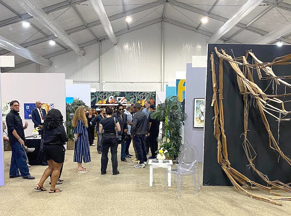 Artistanan di Aruba a logra exito grandi na Fuze Art Fair na Bahamas