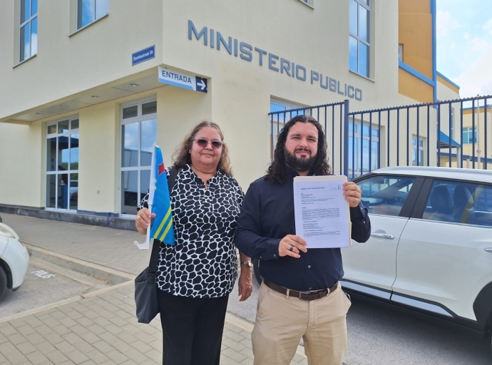 A entrega evidencianan na OM cu Minister di Salud ta comete abuso di su funcion den su caso