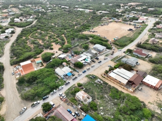 Santa Cruz y vecindario a responde grandemente na Baki den Bario