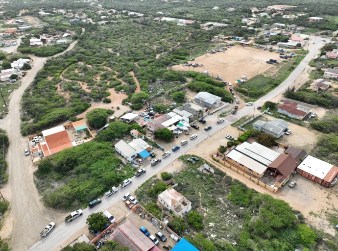 Santa Cruz y vecindario a responde grandemente na Baki den Bario