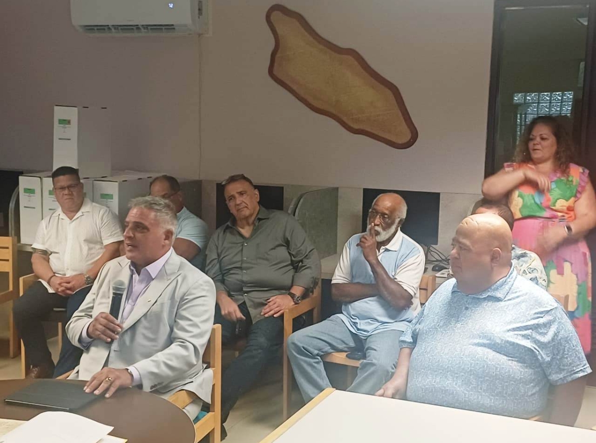 Exposicion special pa celebra di 45 aña di Matutino DIARIO na Arubiana-Caribiana di Biblioteca Nacional