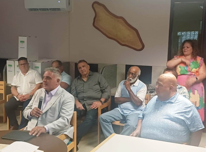 Exposicion special pa celebra di 45 aña di Matutino DIARIO na Arubiana-Caribiana di Biblioteca Nacional