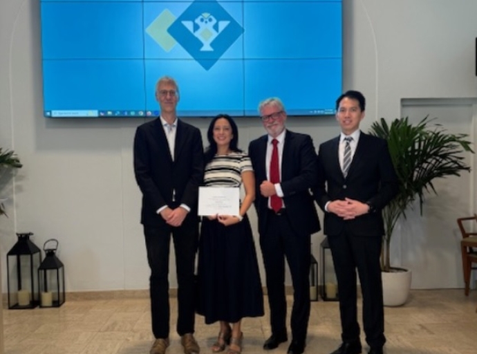 Laura Rumahloine a gradua na Facultad di Ley na Universidad di Aruba