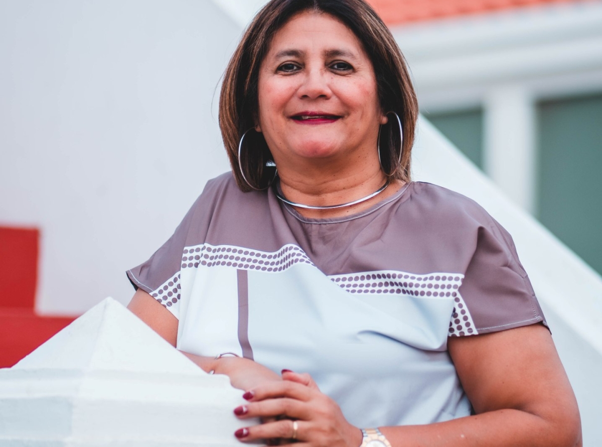 Tanchi Ari ta pasa na scol e siman aki pa lesa for di su buki ‘Aventuranan di Chompi’