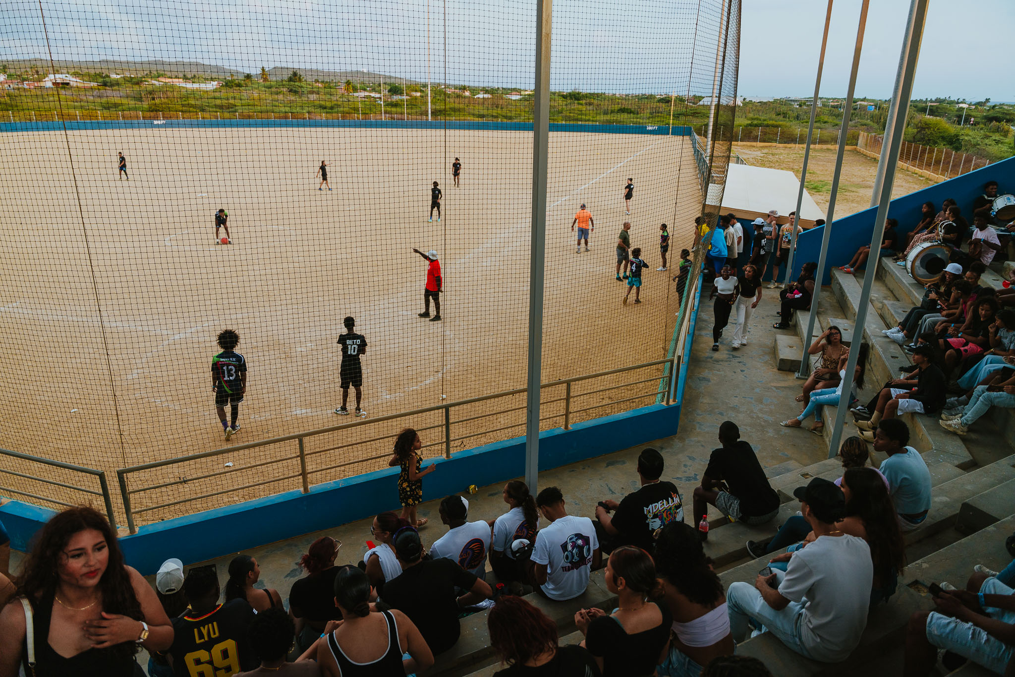 Aruba Bank a duna su sosten Celebrity Kickball Tournament