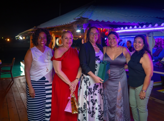 Aruba Bank ta duna un despedida cariñoso na Zahira