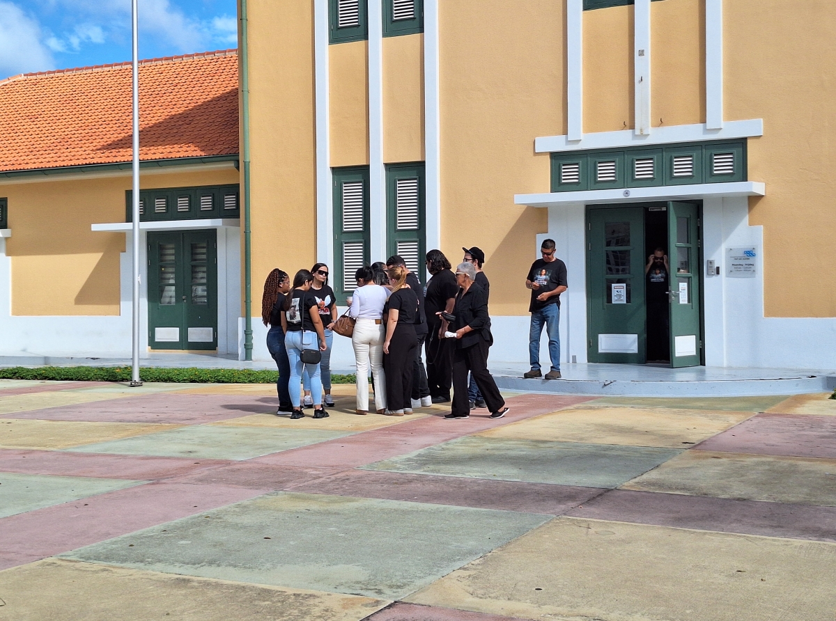 ‘Ami y e famia tin Fe cu e caso aki lo cana su caminda manera mester ta’