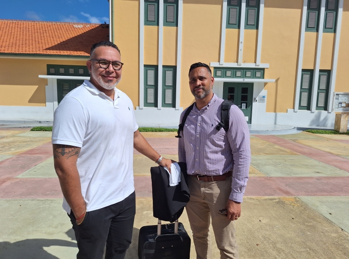 Hues a duna e abogadonan defensor e libertad di entrega nan mes analisis