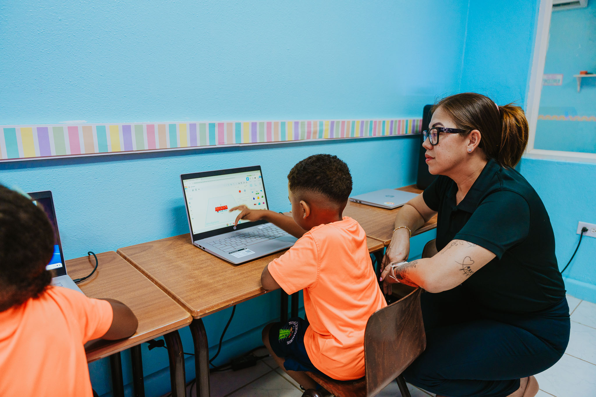 Aruba Bank ta sostene e proyecto “Raton Sabi 3D Printing Project” di Trupial Kleuterschool