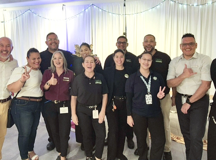 Invitadonan a bishita e Christmas tasting di Gloria Aruba