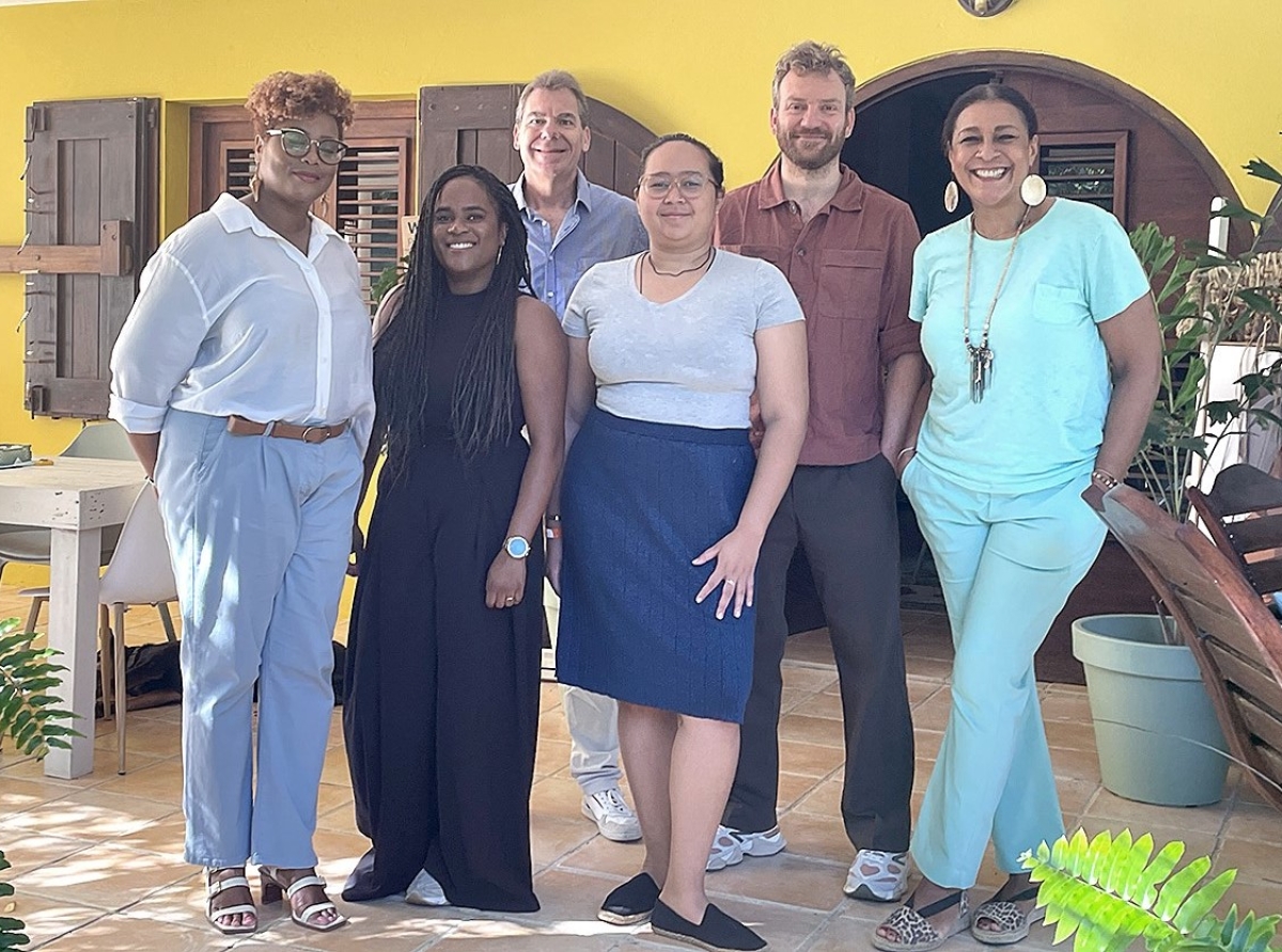 Preparando un encuesta pa tur islanan Hulandes den Caribe encuanto cultura