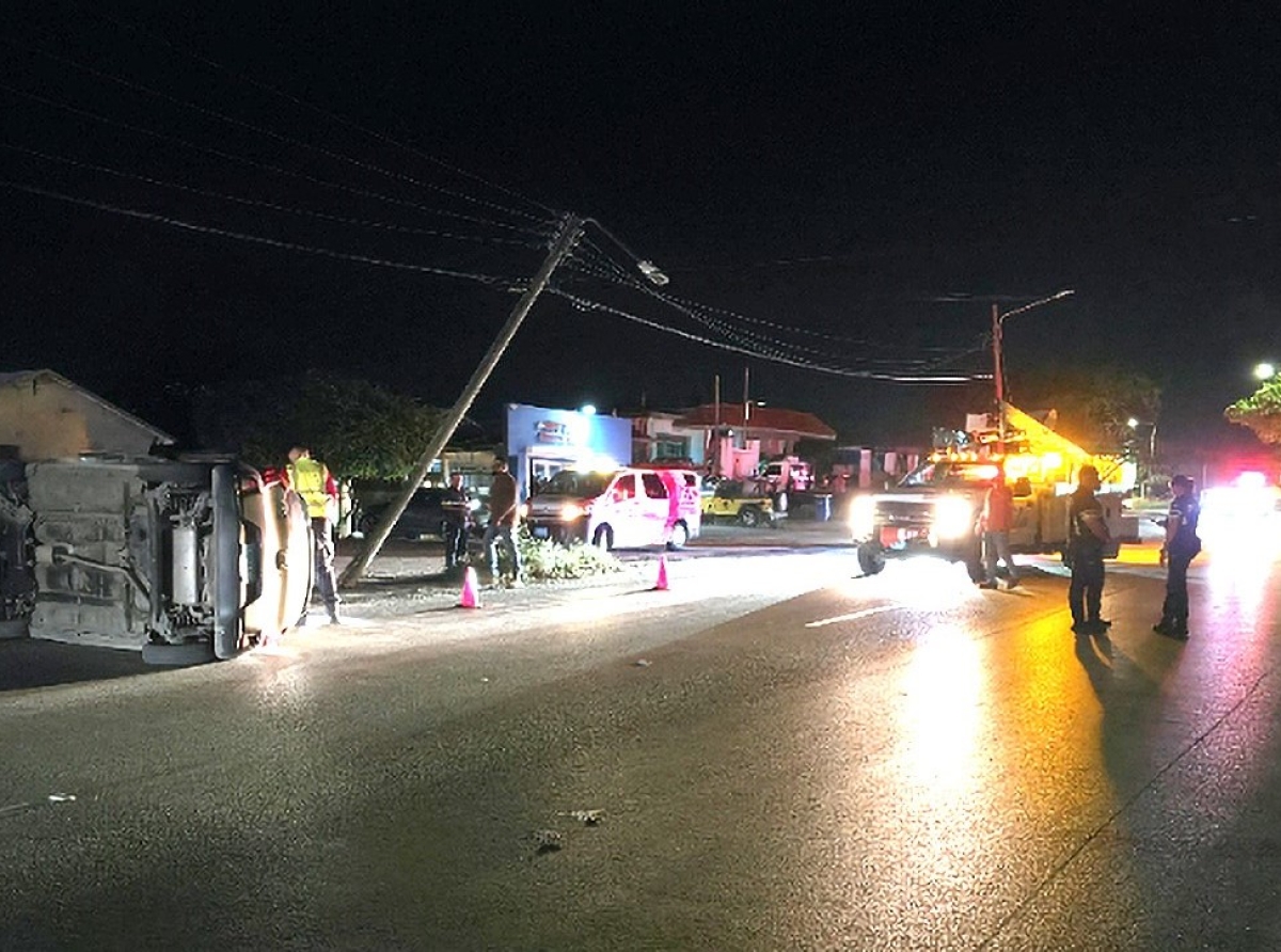 Auto a kibra palo di luz y bolter varios biaha den Caya Betico Croes