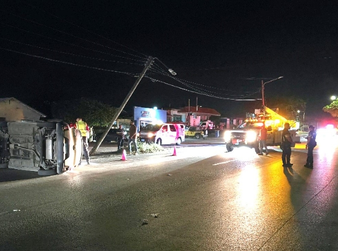 Auto a kibra palo di luz y bolter varios biaha den Caya Betico Croes