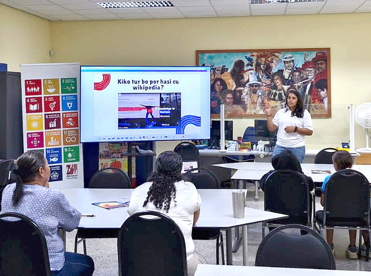 Wikipedia riba Aruba cu dos evento e luna aki