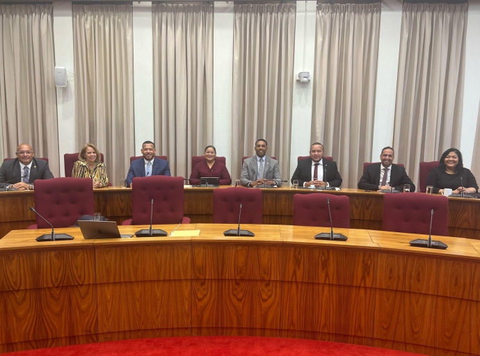 Fraccion di MEP entrega dos carta importante na Gobernador di Aruba