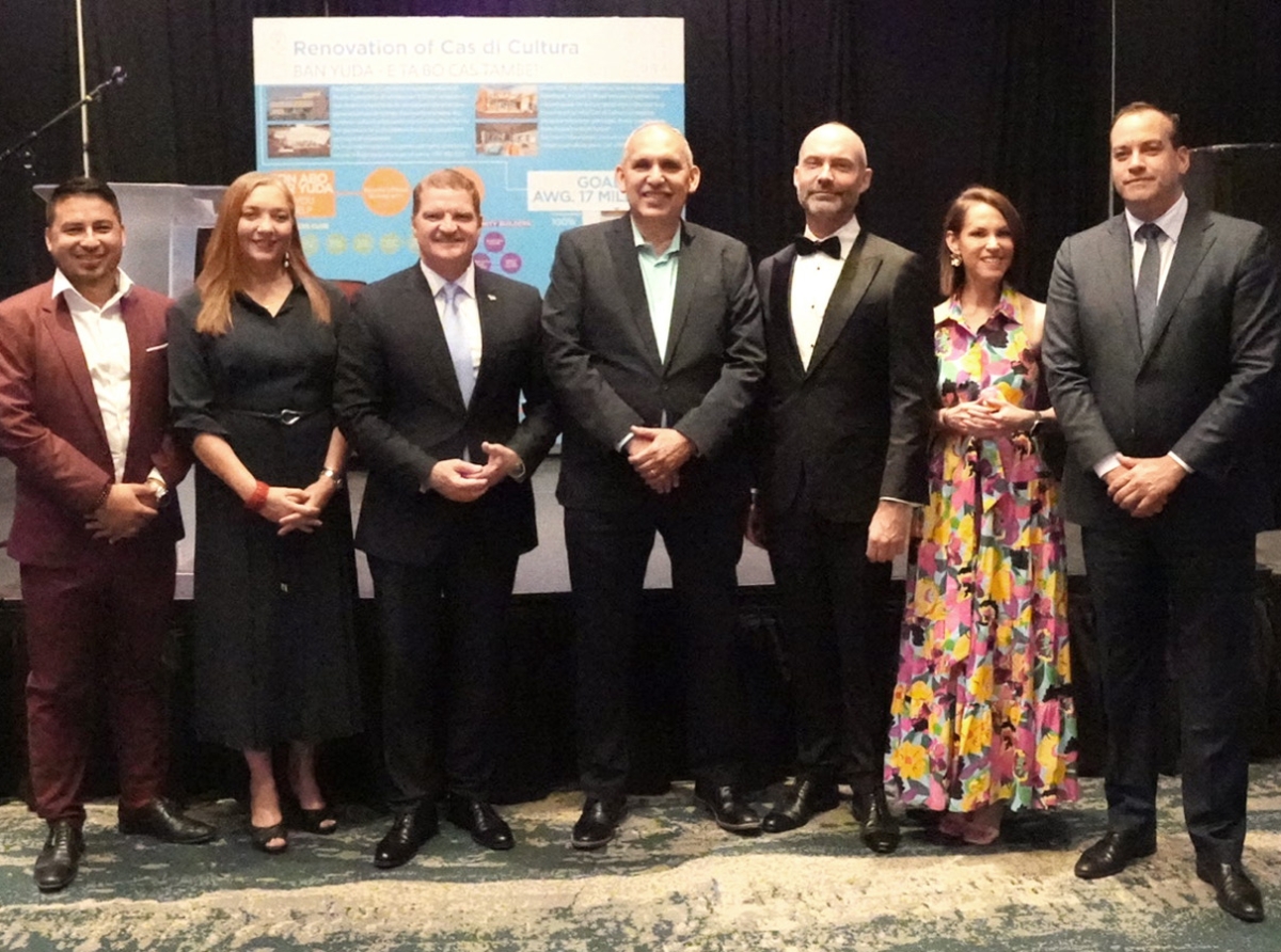 Anochi festivo recaudando fondo pa yuda renoba Cas di Cultura