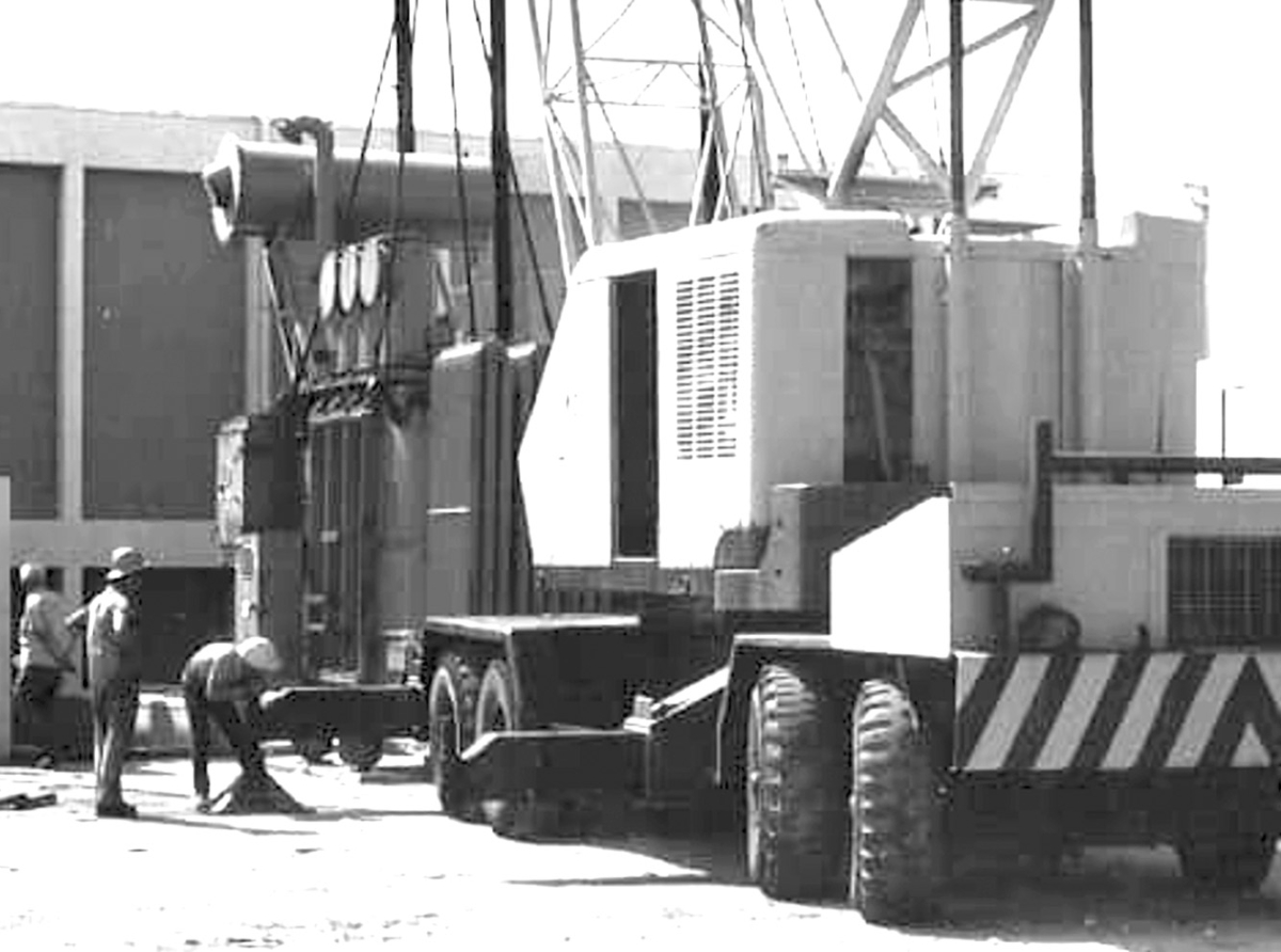 Trahando riba Sub-Station di Paardenbaai