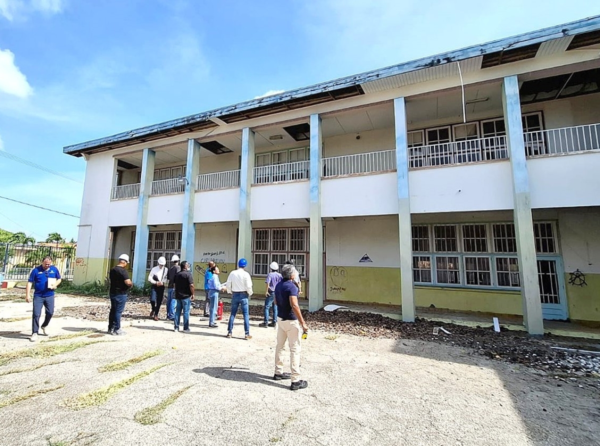 Por a nota hopi atencion pa restauracion di scol Reina Beatrix