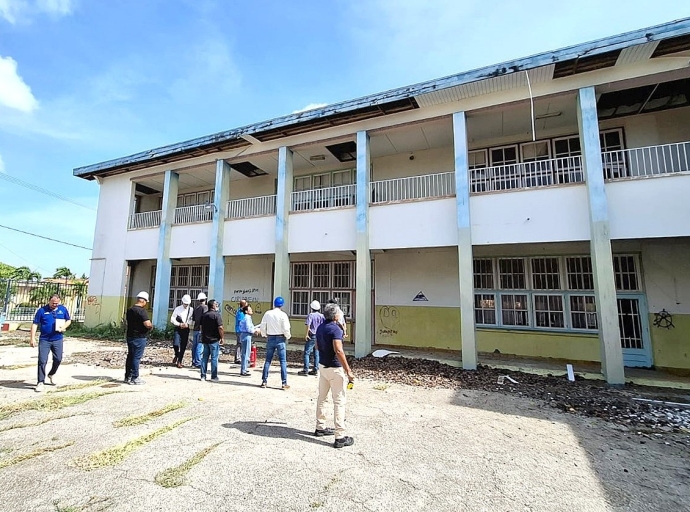 Por a nota hopi atencion pa restauracion di scol Reina Beatrix