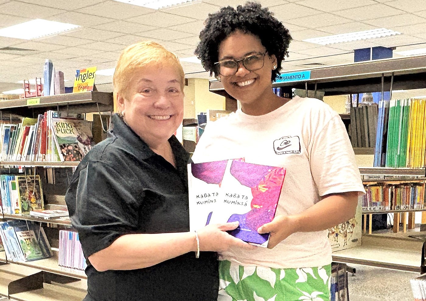 Biblioteca a ricibi un coleccion di poesia Curasoleño