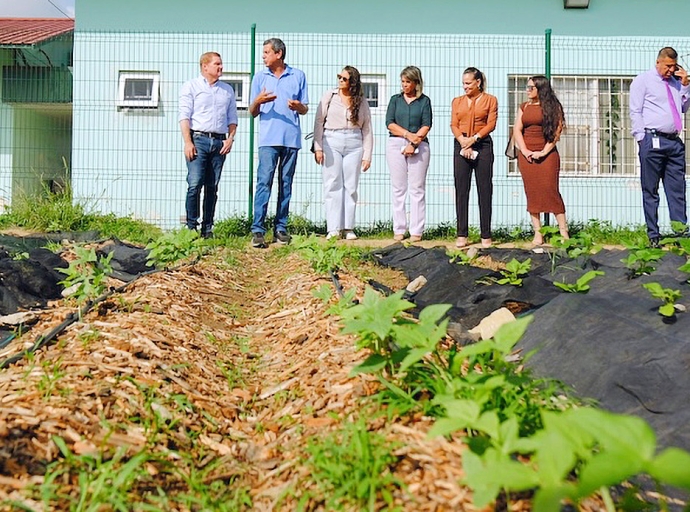 Alumno Rene de Graaf a siña hopi di planta mata na SPO Santa Cruz