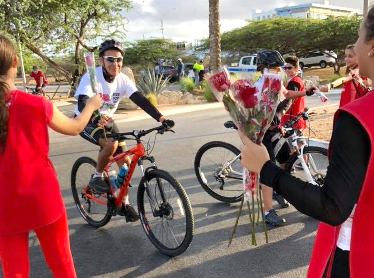 ﻿Inscribi pa e Ride, Walk & Run for the Roses cu ta fin di e luna aki