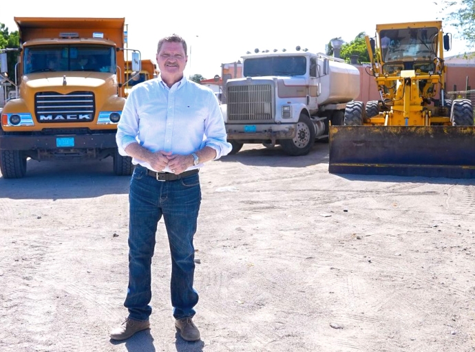 Pronto lo cuminsa asfalta camindanan tur rond di Aruba