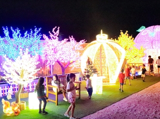 Diabierna a inaugura luznan di Fantasia di Pasco di WEB Aruba NV