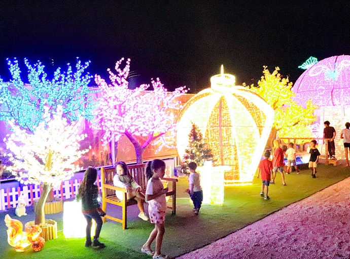 Diabierna a inaugura luznan di Fantasia di Pasco di WEB Aruba NV