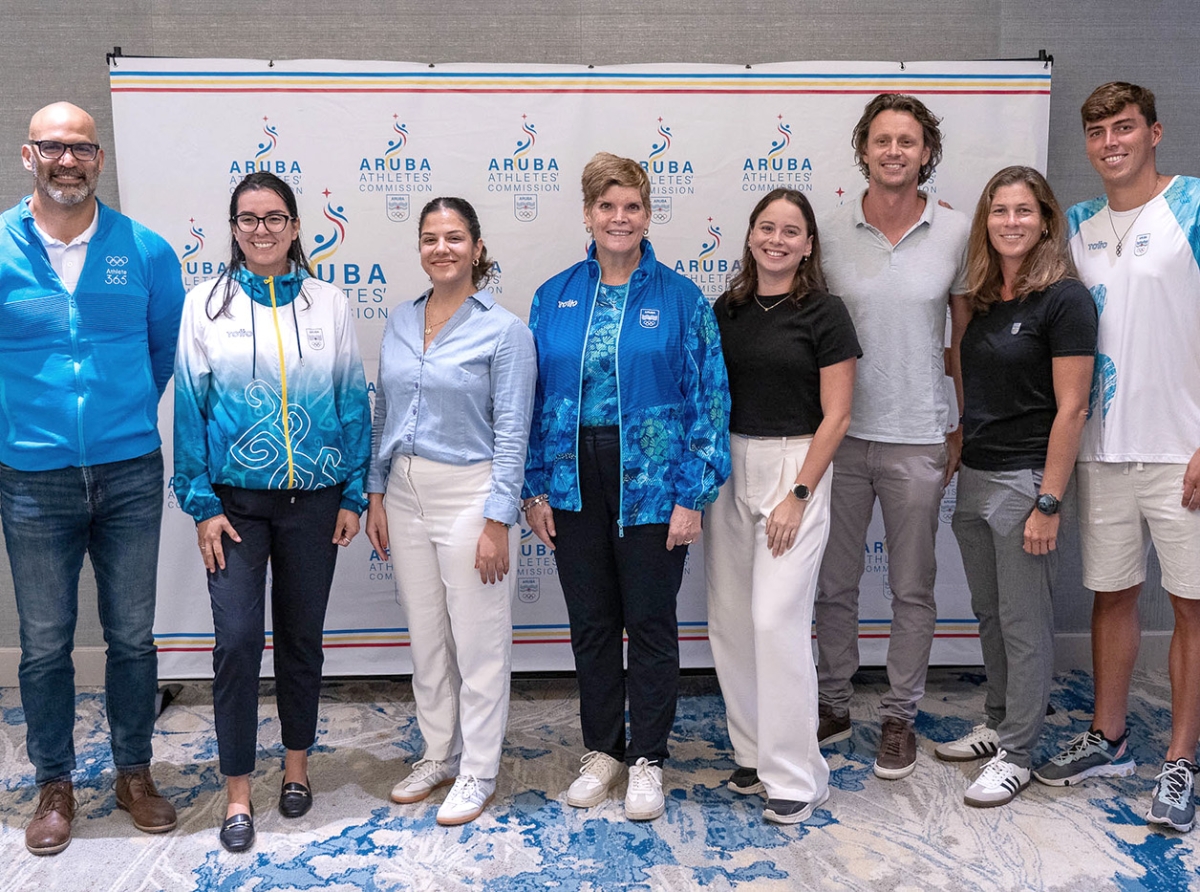 Atletanan Olimpico a comparti nan experiencia di bida despues di deporte